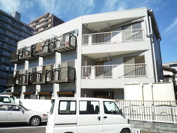 越山マンションの物件外観写真